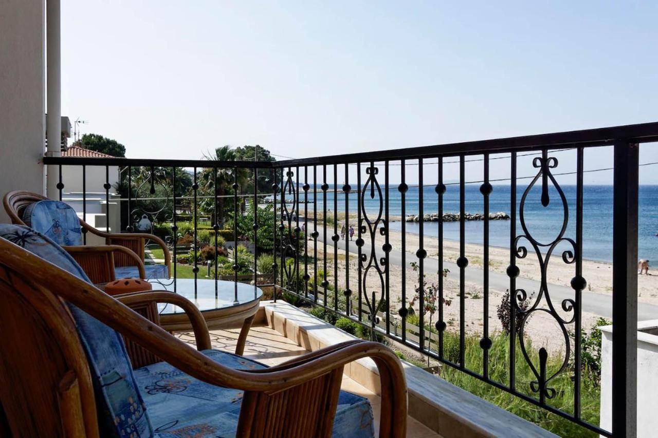 Lemon Beach Front Apartment, Nikiti Экстерьер фото