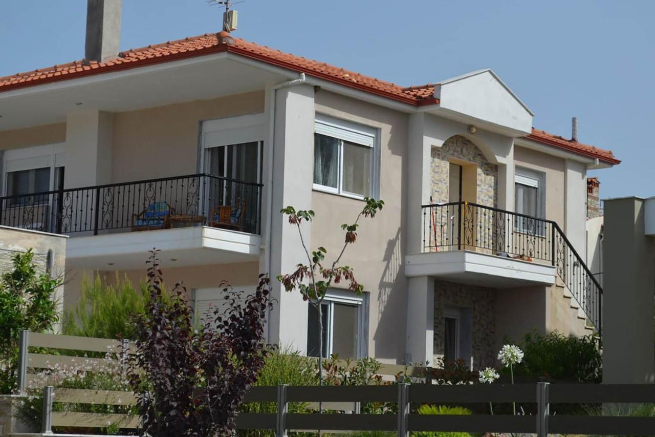 Lemon Beach Front Apartment, Nikiti Экстерьер фото