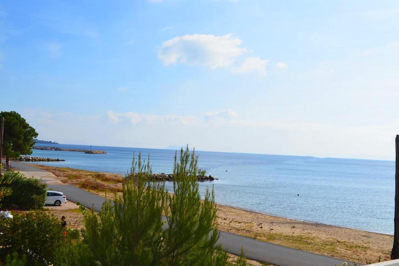 Lemon Beach Front Apartment, Nikiti Экстерьер фото