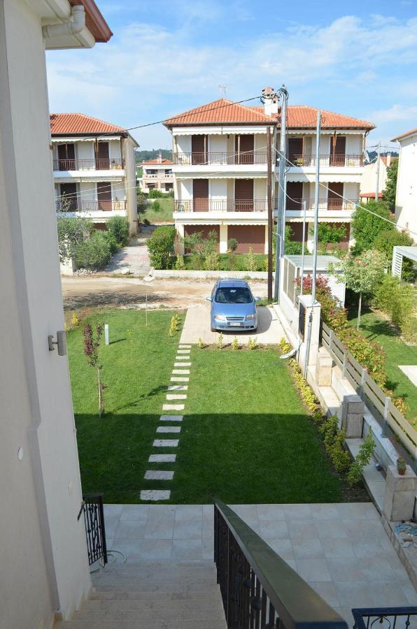 Lemon Beach Front Apartment, Nikiti Экстерьер фото